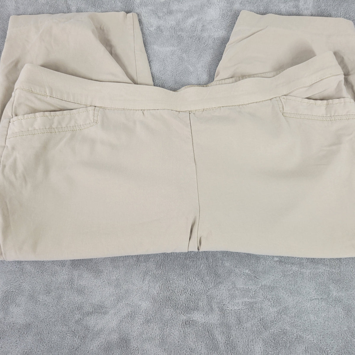 CJ Banks Skimmer Shorts Womens 24W Beige Studded Pull On Elastic Waist C24E