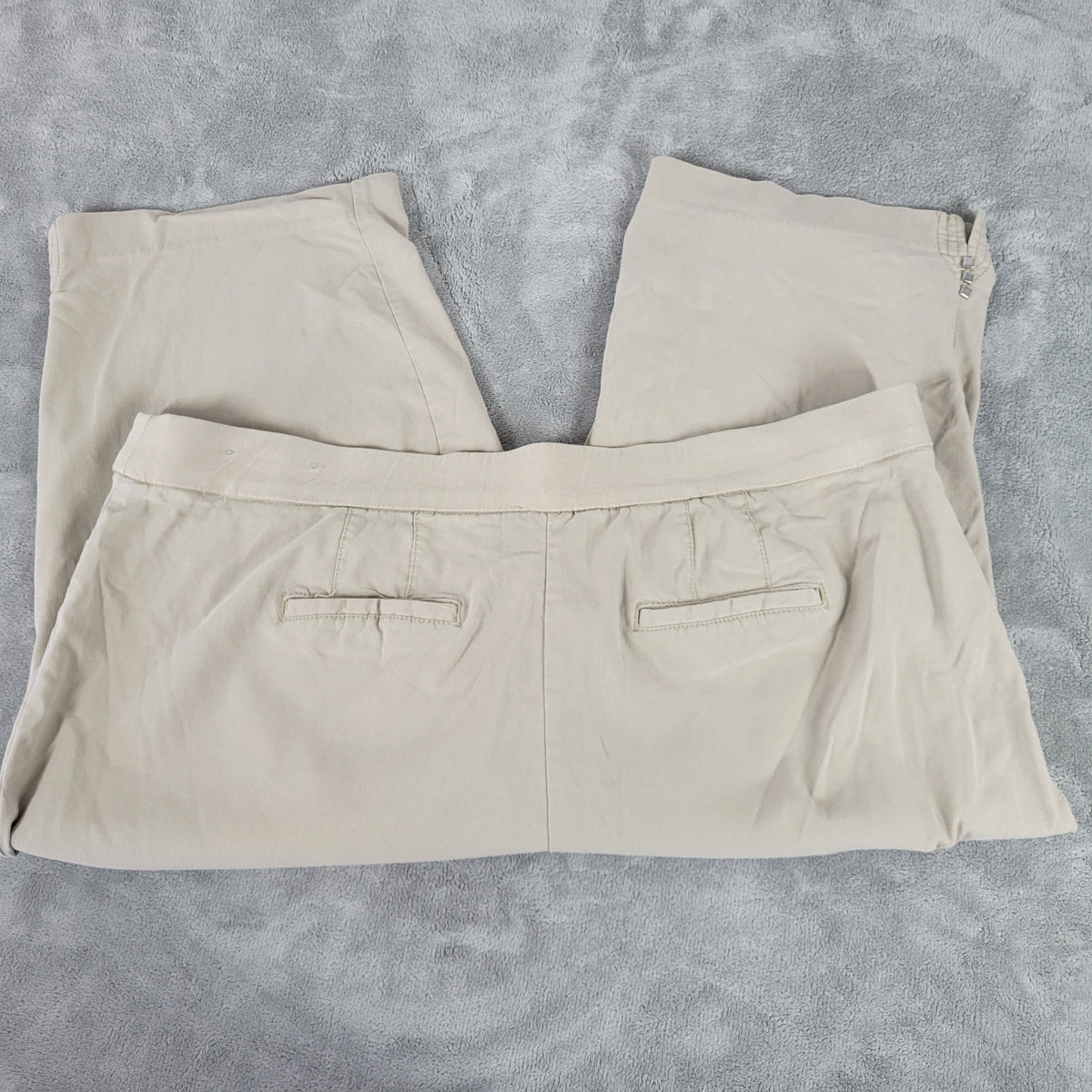 CJ Banks Skimmer Shorts Womens 24W Beige Studded Pull On Elastic Waist C24E
