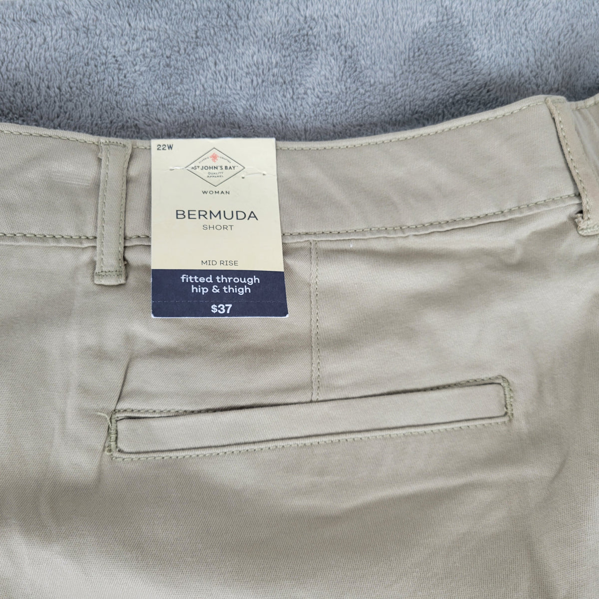 St. John's Bay Women Bermuda Shorts 22W Plus Beige Mid Rise Elastic Waist Pocket C21E