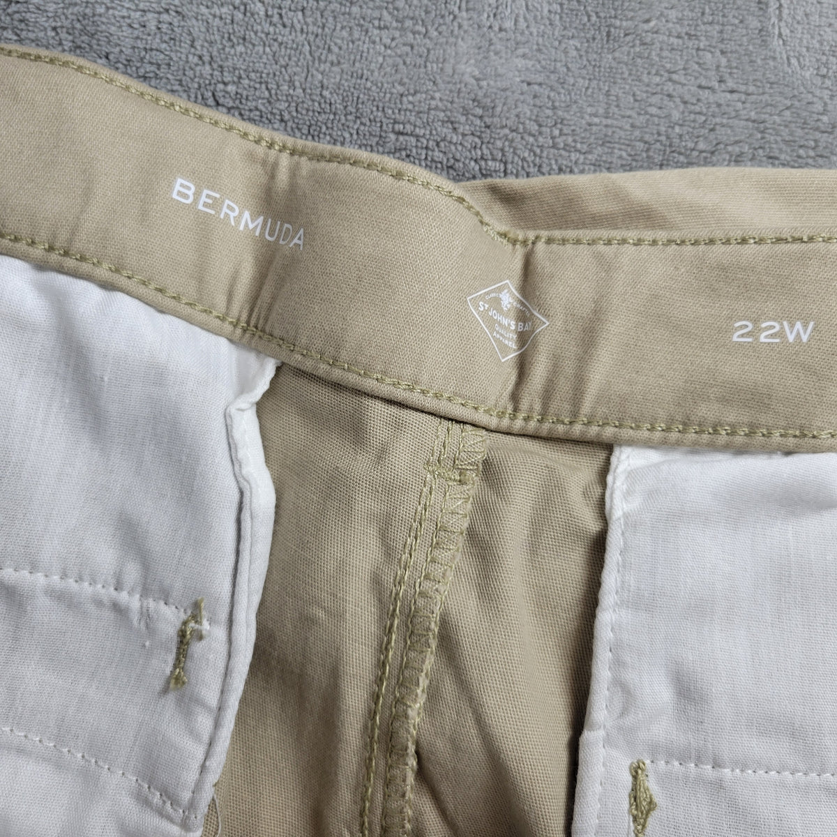 St. John's Bay Women Bermuda Shorts 22W Plus Beige Mid Rise Elastic Waist Pocket C21E