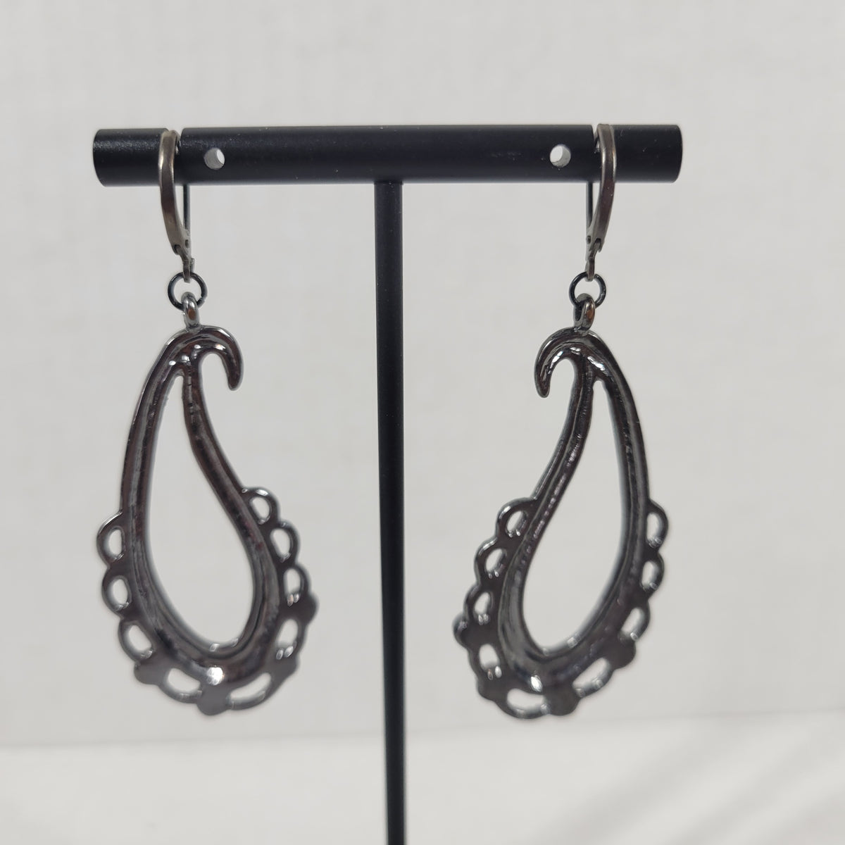 Gothic Gunmetal Paisley Teardrop Earrings Red Rhinestone Dangle Leverback Boho E67E