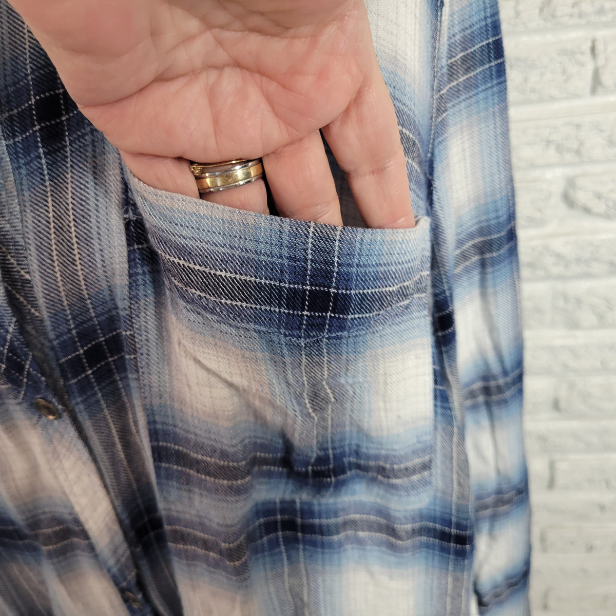 Forever 21 Women 2X Plus Blouse Blue White Plaid Roll Tab Long Sleeve Button PLA16XE