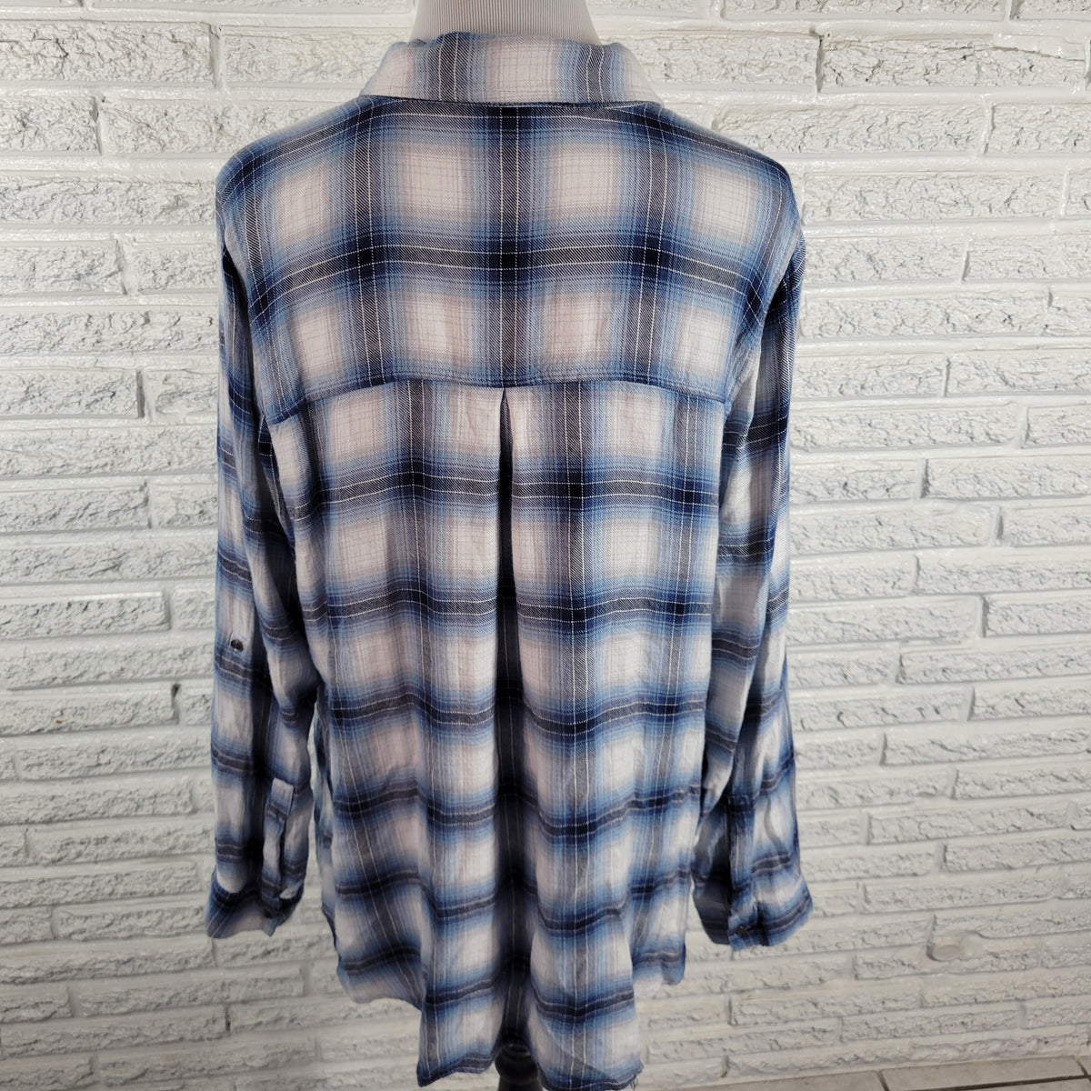 Forever 21 Women 2X Plus Blouse Blue White Plaid Roll Tab Long Sleeve Button PLA16XE