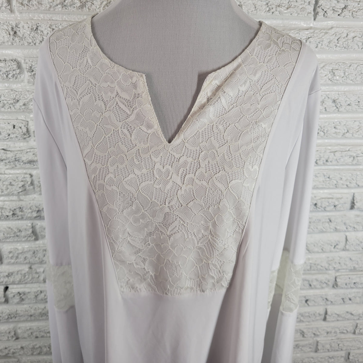 Ashley Stewart Top Womens 18/20 White Lace Trim Blouse V-Neck Long Sleeve Shirt WHI11E