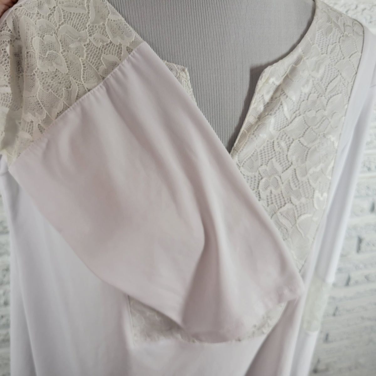 Ashley Stewart Top Womens 18/20 White Lace Trim Blouse V-Neck Long Sleeve Shirt WHI11E