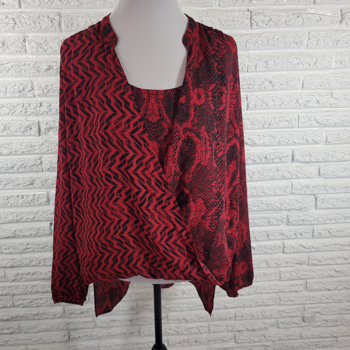 Alfani Women Top XL Long Sleeve Asymmetric High Low Geometric Black Red Casual GEO214E