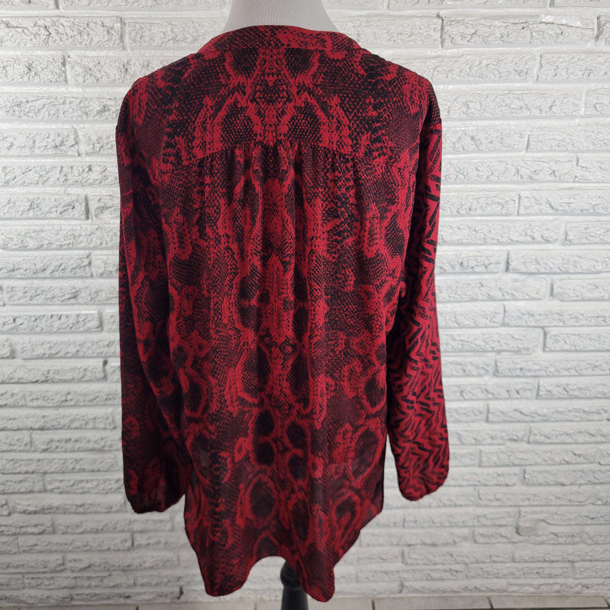 Alfani Women Top XL Long Sleeve Asymmetric High Low Geometric Black Red Casual GEO214E