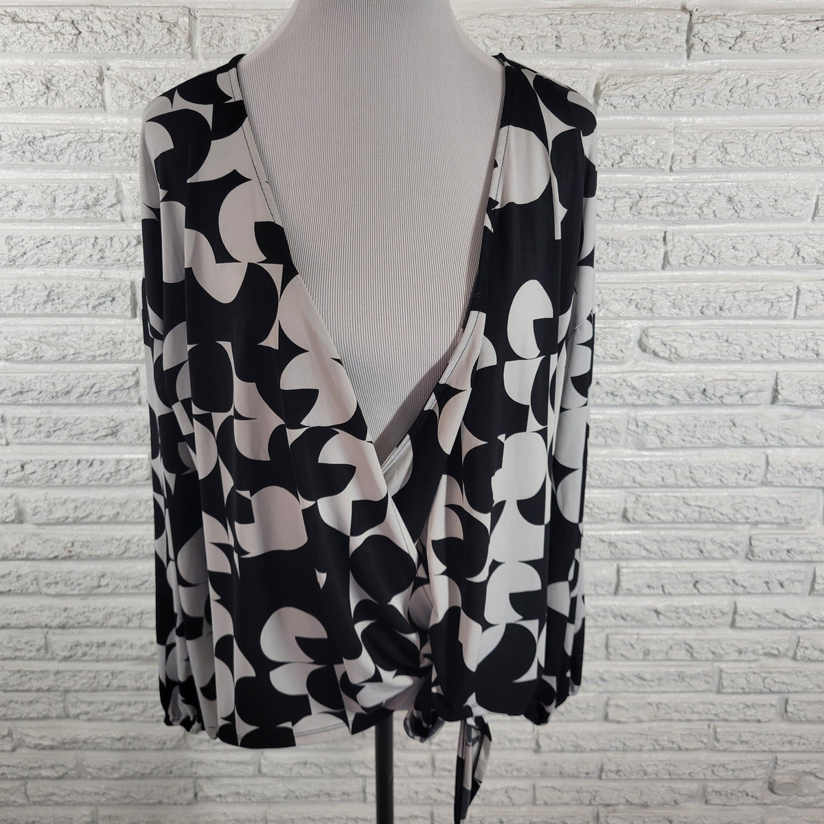 Worthington Women XL Wrap Top Black White Geometric V-Neck Long Sleeve Blouse GEO213E