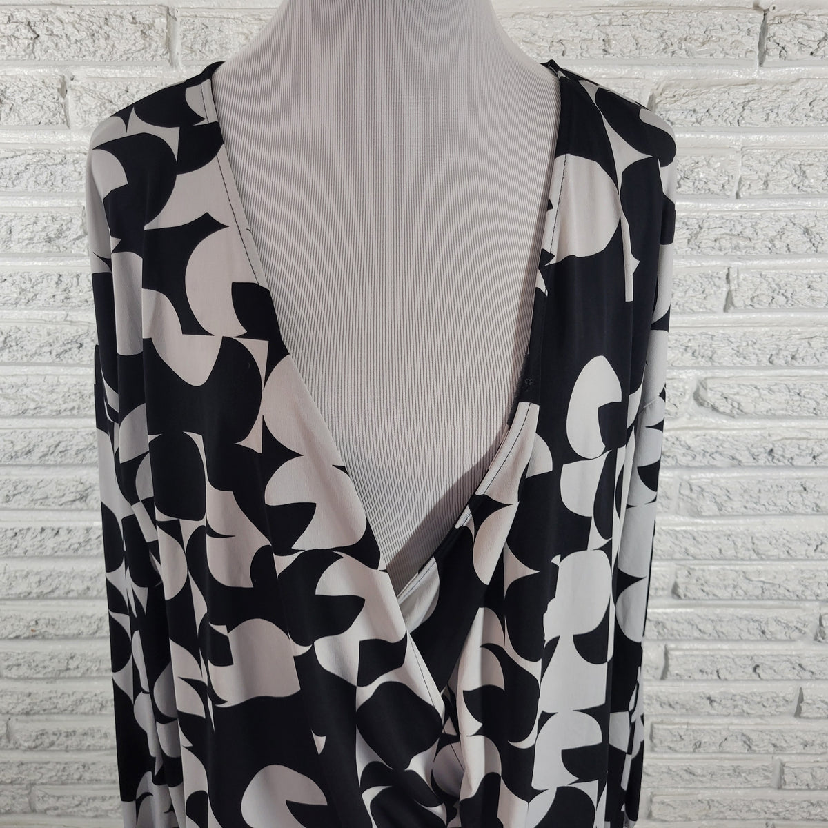 Worthington Women XL Wrap Top Black White Geometric V-Neck Long Sleeve Blouse GEO213E