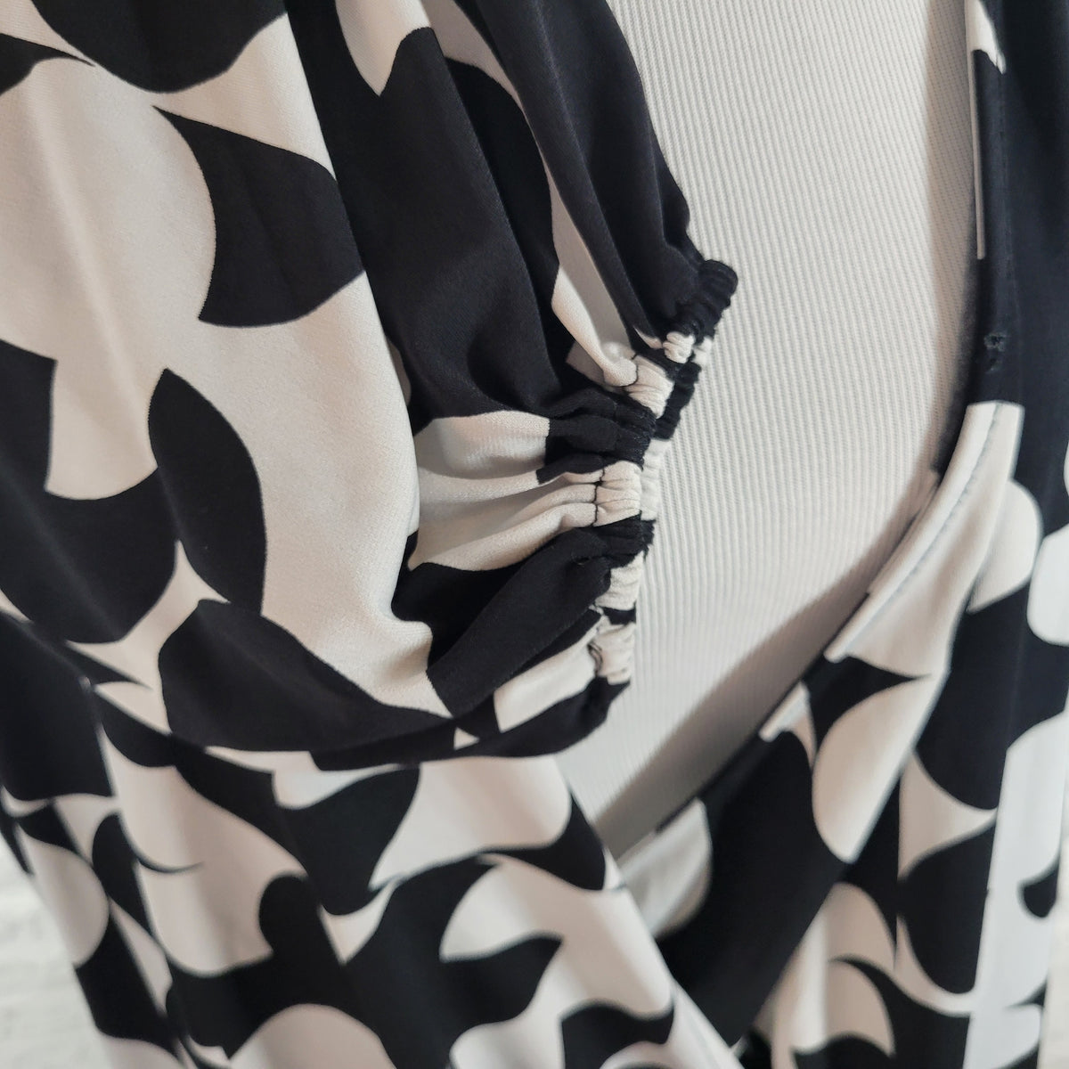 Worthington Women XL Wrap Top Black White Geometric V-Neck Long Sleeve Blouse GEO213E
