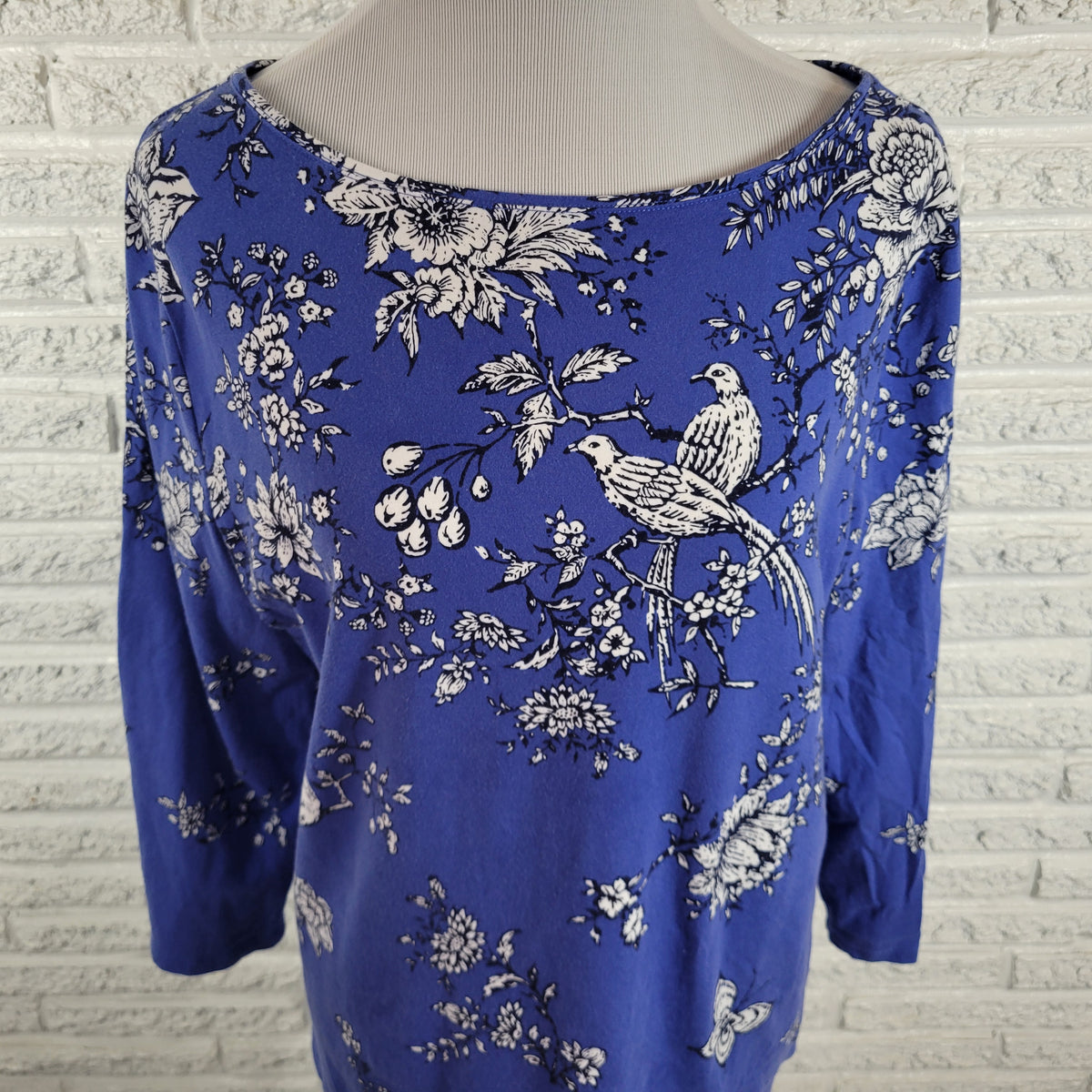 Talbots Women XL Tee Blue White Floral Bird 3/4 Sleeve Cotton Blend Crew Casual FLO319E
