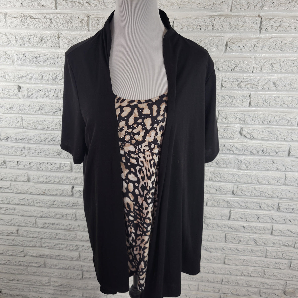 White Stag Women 2X Plus Tunic Twofer Black White Animal Print Rhinestone Blouse ANI37E