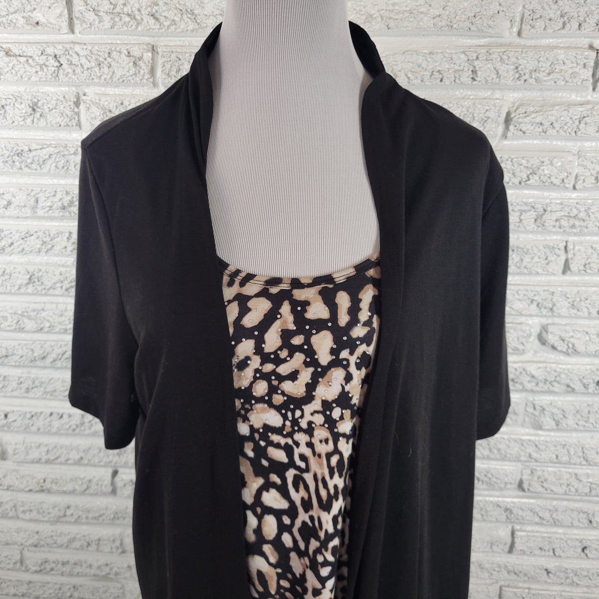White Stag Women 2X Plus Tunic Twofer Black White Animal Print Rhinestone Blouse ANI37E