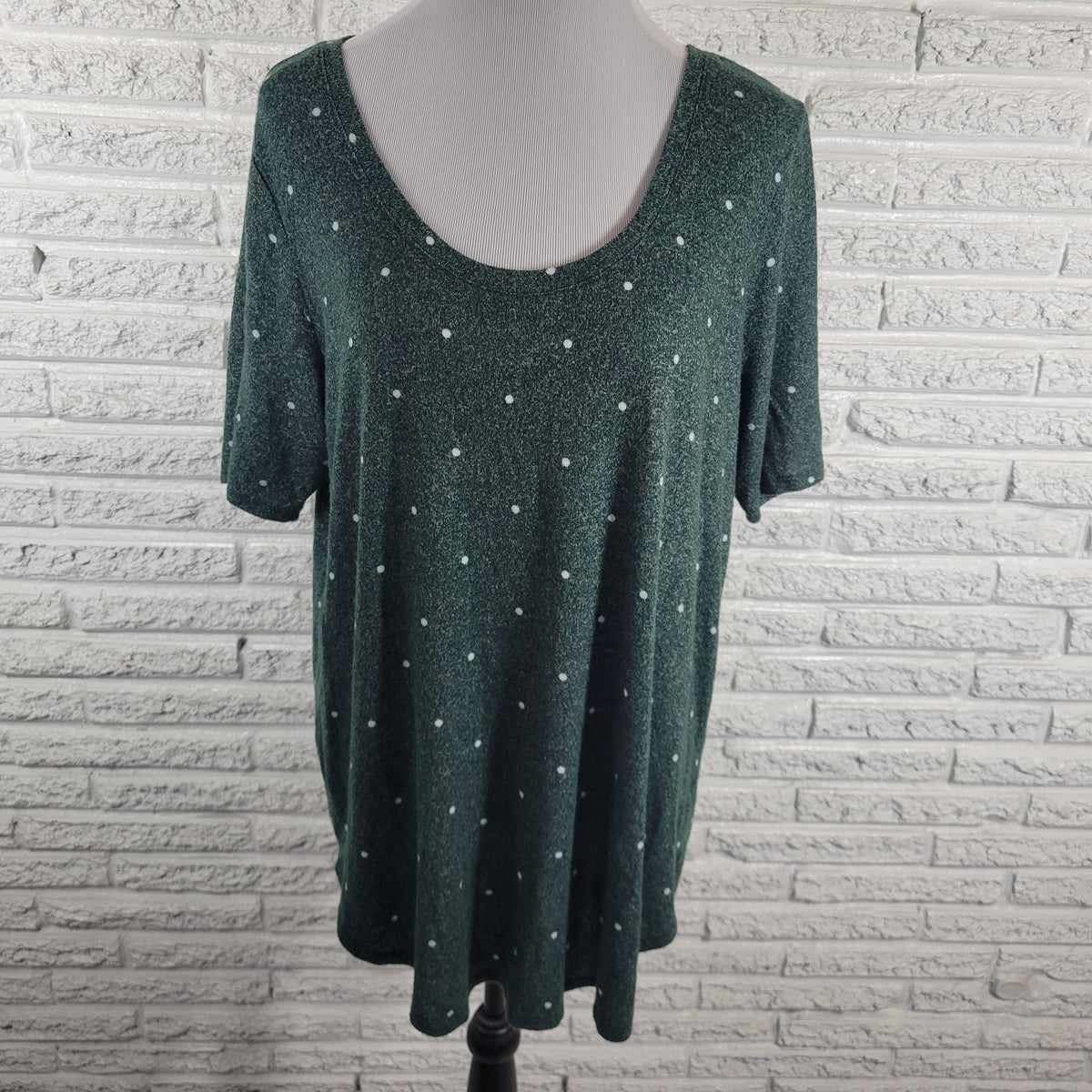 Maurices 24/7 XL Tunic Tee Polka Dot Green Crew Neck Short Sleeve Knit Top GRE171XE