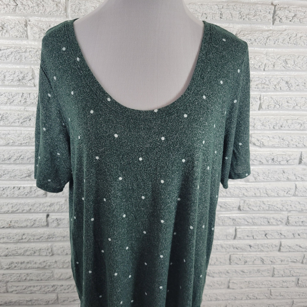 Maurices 24/7 XL Tunic Tee Polka Dot Green Crew Neck Short Sleeve Knit Top GRE171XE