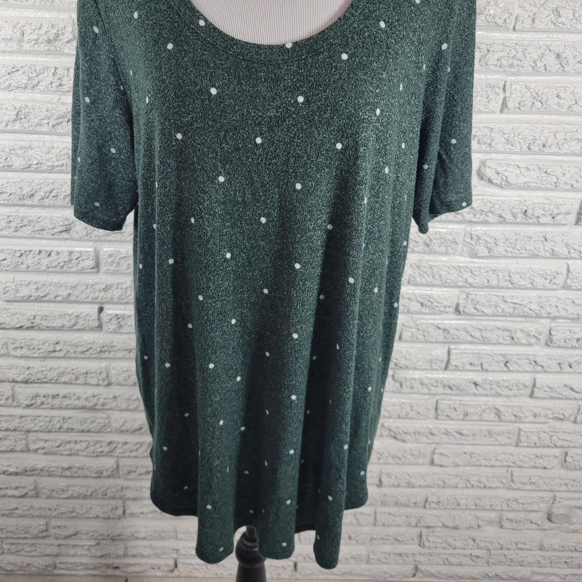 Maurices 24/7 XL Tunic Tee Polka Dot Green Crew Neck Short Sleeve Knit Top GRE171XE