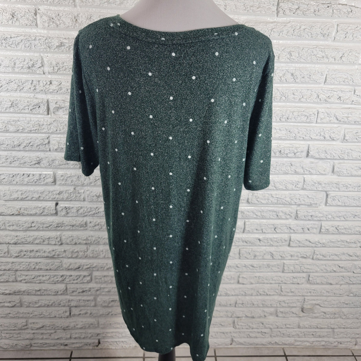 Maurices 24/7 XL Tunic Tee Polka Dot Green Crew Neck Short Sleeve Knit Top GRE171XE