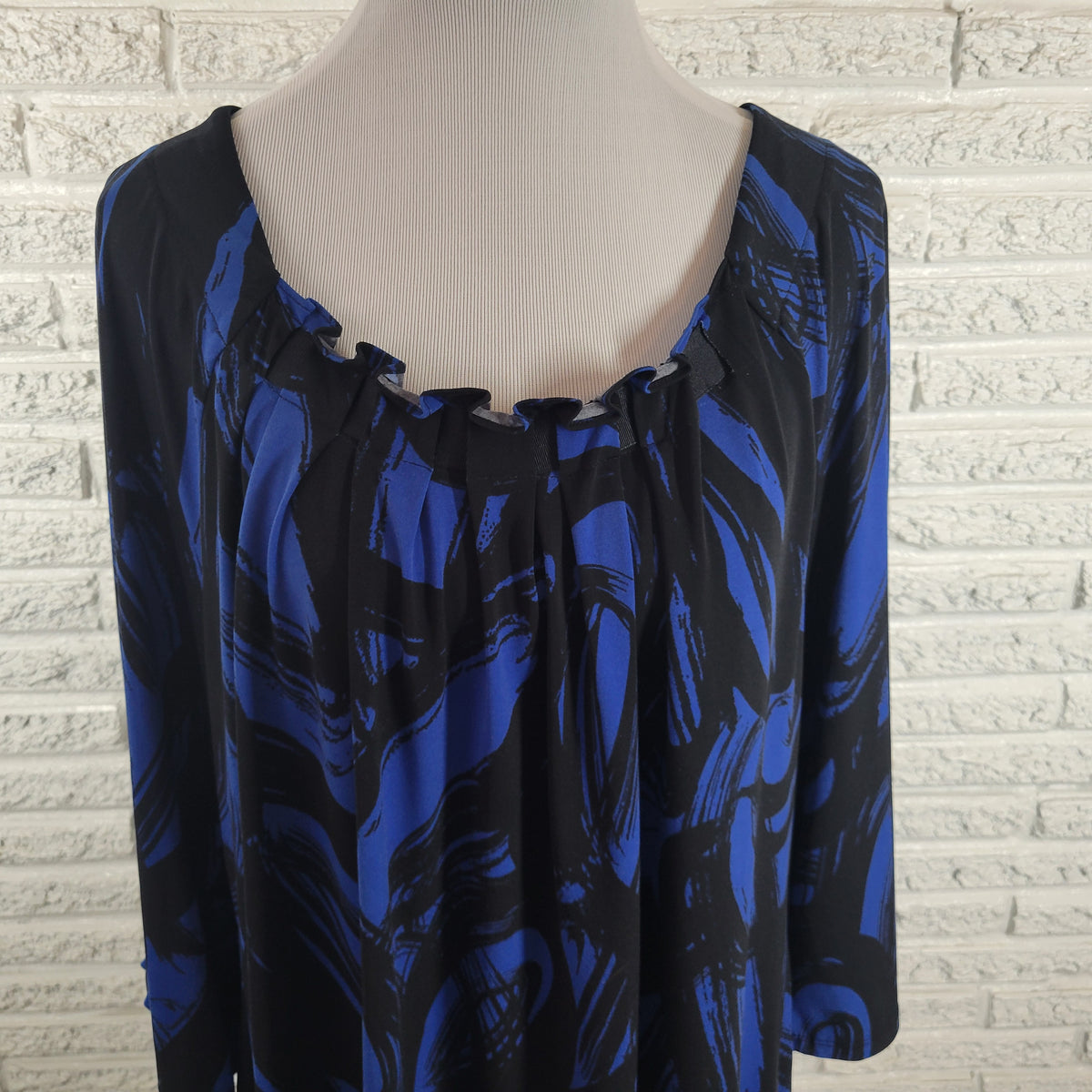 Worthington 2X Tunic Black Blue Watercolor Pleated Frilly Neck 3/4 Sleeve Career WAT114E