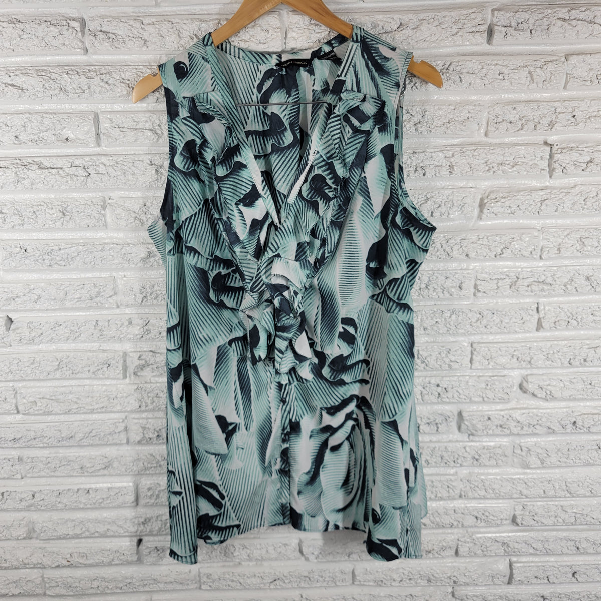 New York & Co Green White Watercolor Ruffle Tunic Top Women XL V-Neck Sleeveless WAT119E
