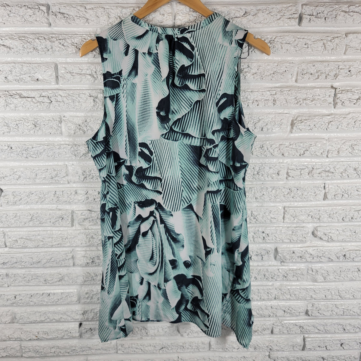 New York & Co Green White Watercolor Ruffle Tunic Top Women XL V-Neck Sleeveless WAT119E