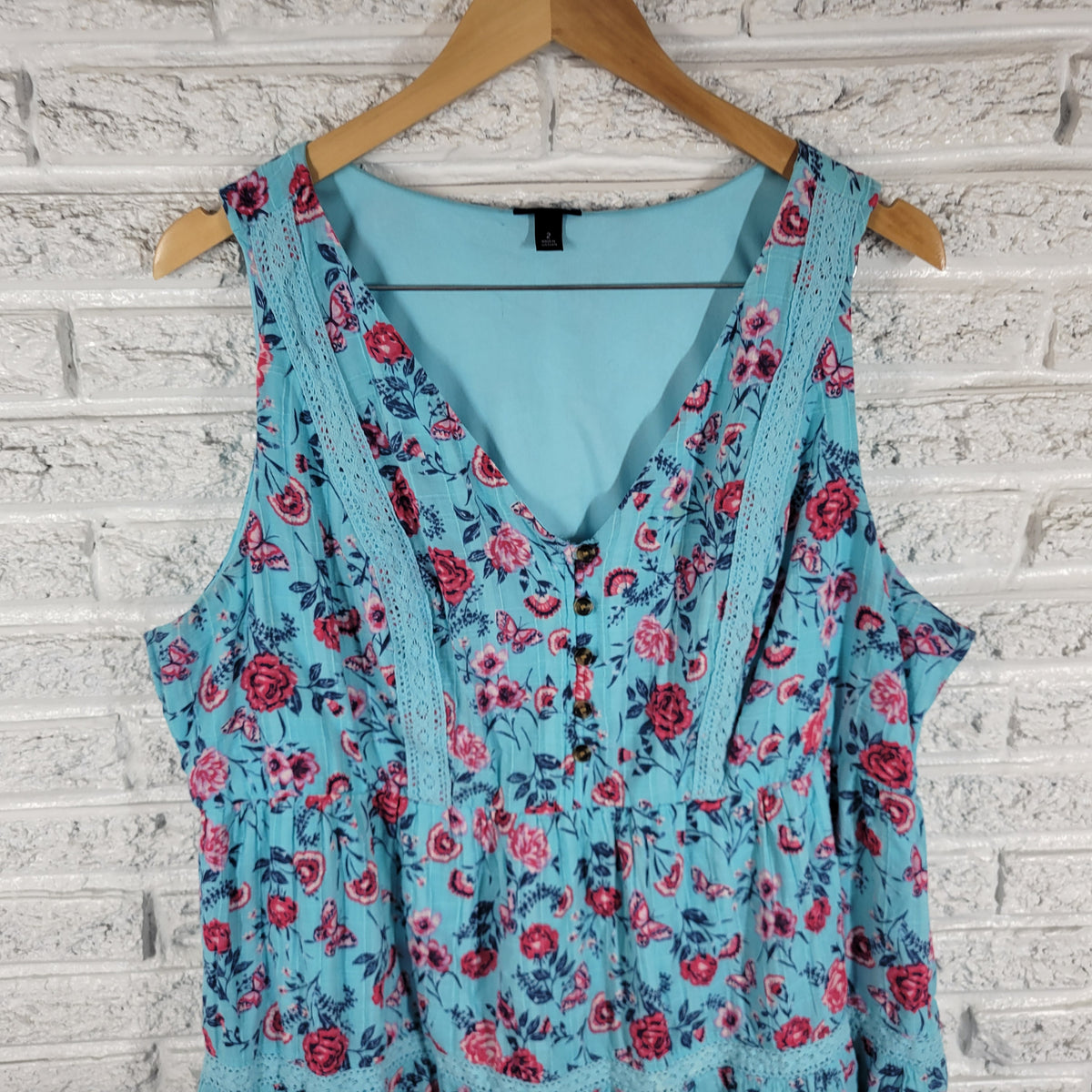 Torrid 2X Swing Top Floral Blue Pink Lace Crochet Trim Sleeveless V-Neck FLO47E