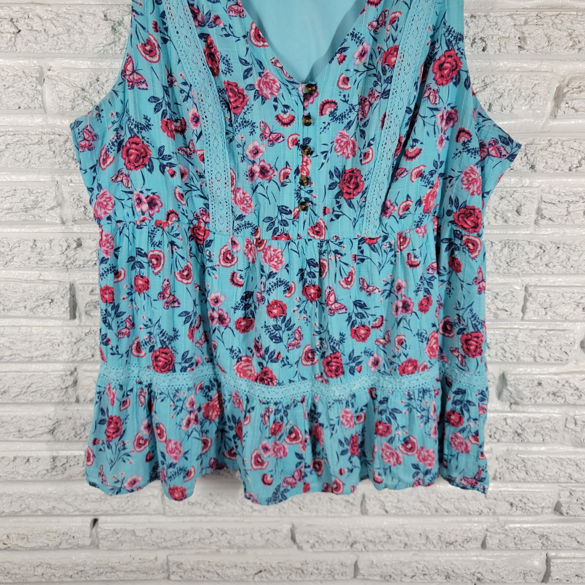 Torrid 2X Swing Top Floral Blue Pink Lace Crochet Trim Sleeveless V-Neck FLO47E