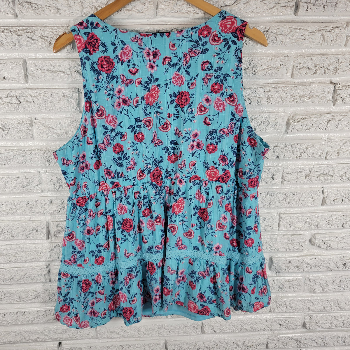 Torrid 2X Swing Top Floral Blue Pink Lace Crochet Trim Sleeveless V-Neck FLO47E