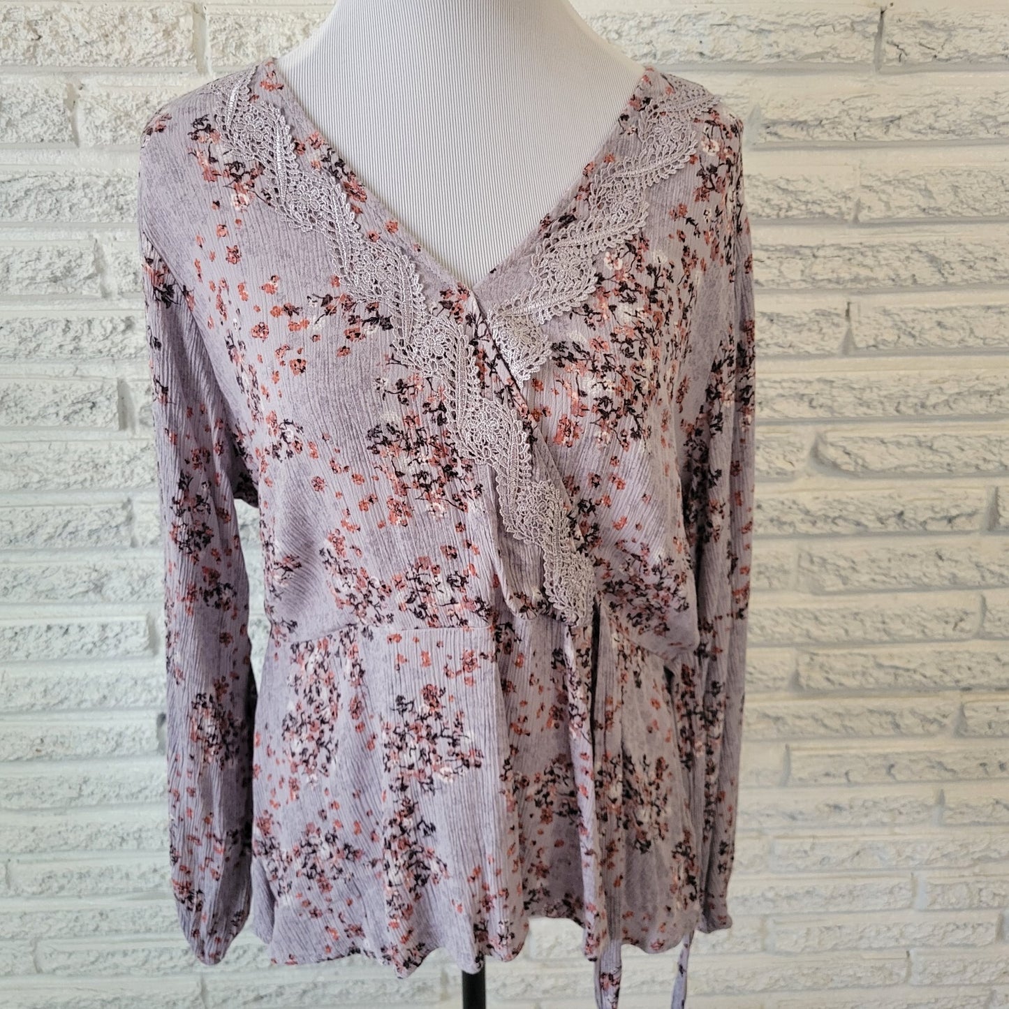 Maurices Womens Top Extra Large Baby Doll Gray Floral Lace Trim Sash Casual