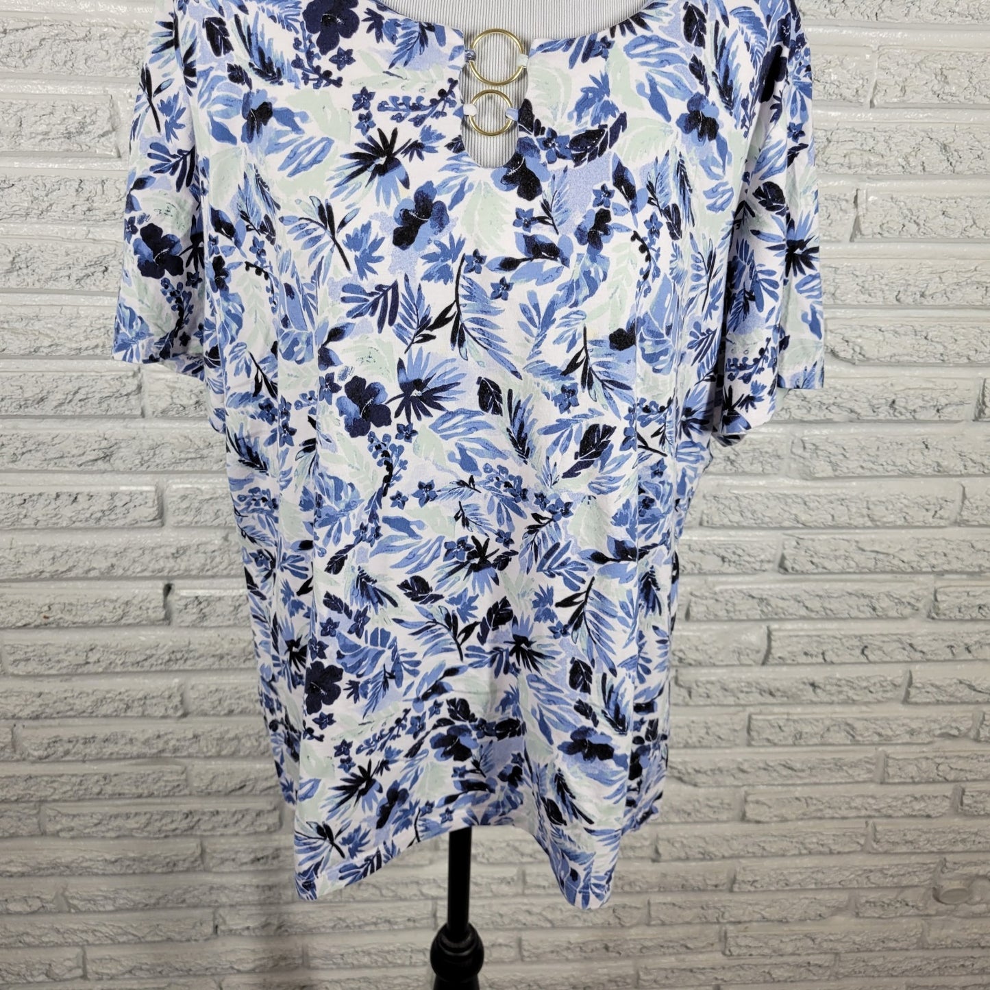 Coral Bay Womens Top 2X Plus Tee Short Sleeve Cotton Blend Blue Floral Keyhole