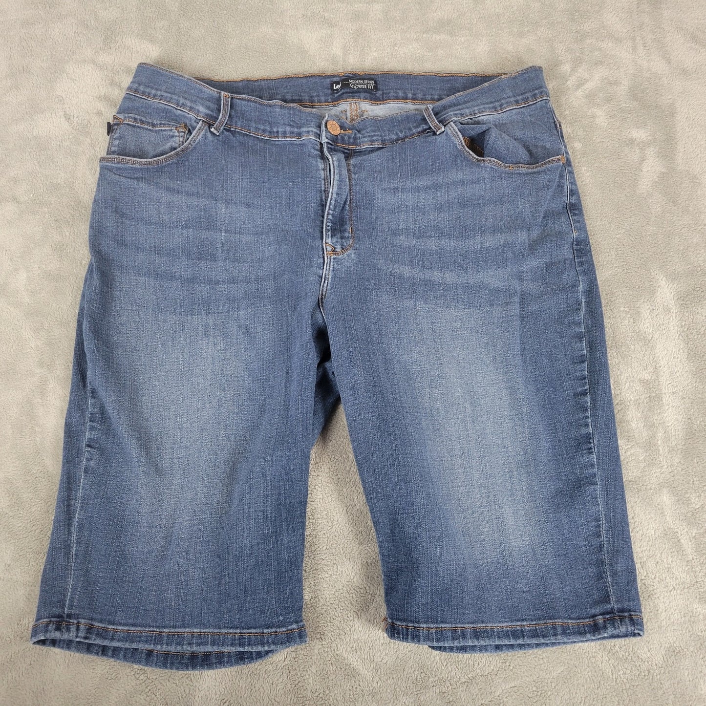 Lee Womens Shorts 20W Plus Medium Blue Denim Modern Series Mid Rise Fit Comfy