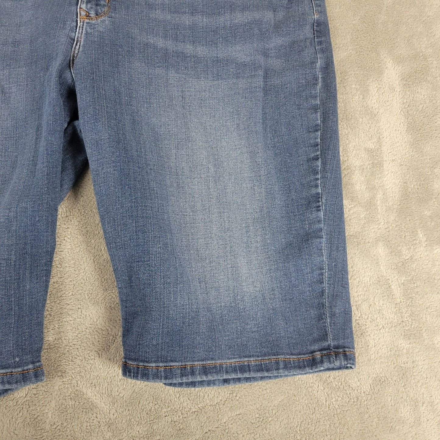 Lee Womens Shorts 20W Plus Medium Blue Denim Modern Series Mid Rise Fit Comfy