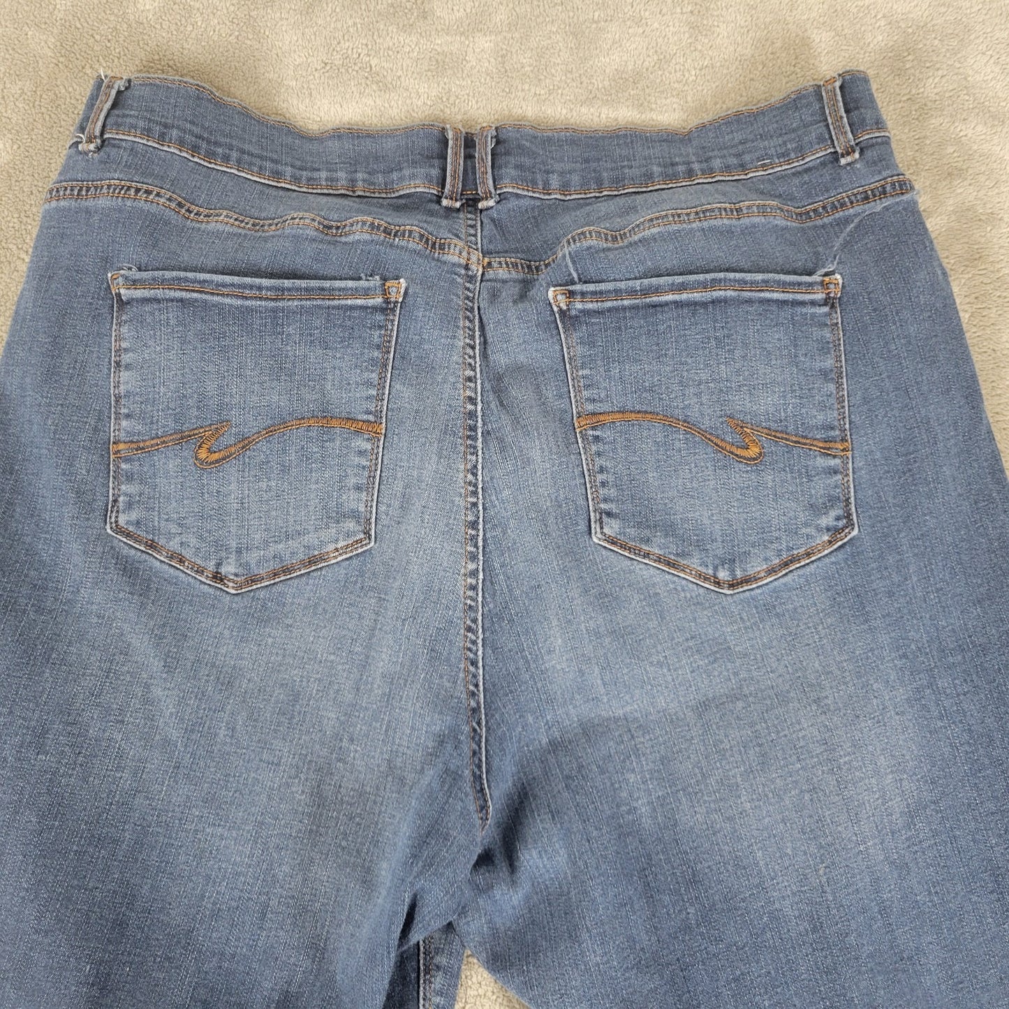 Lee Womens Shorts 20W Plus Medium Blue Denim Modern Series Mid Rise Fit Comfy