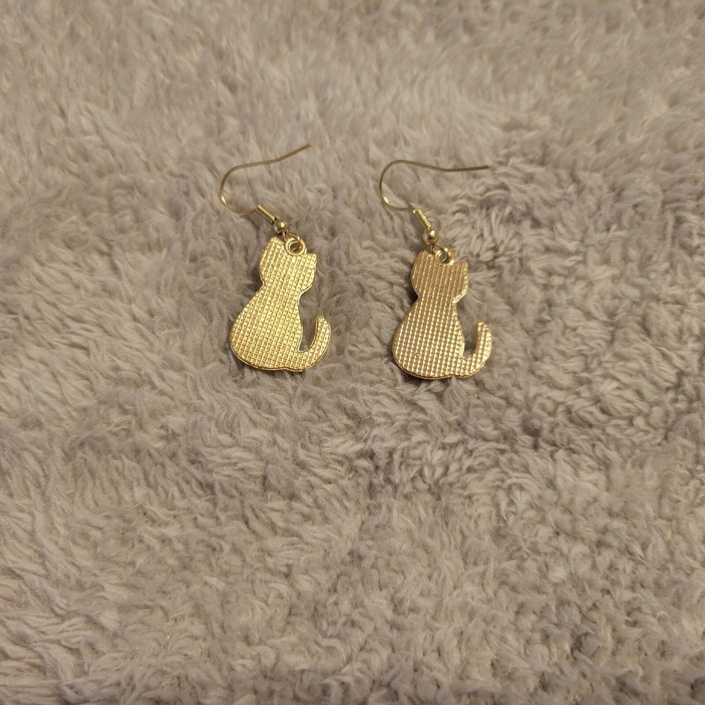 Cats Kitten Earrings One Pair Calico Gold Tone Hanging Dangle Fish Hook Novelty