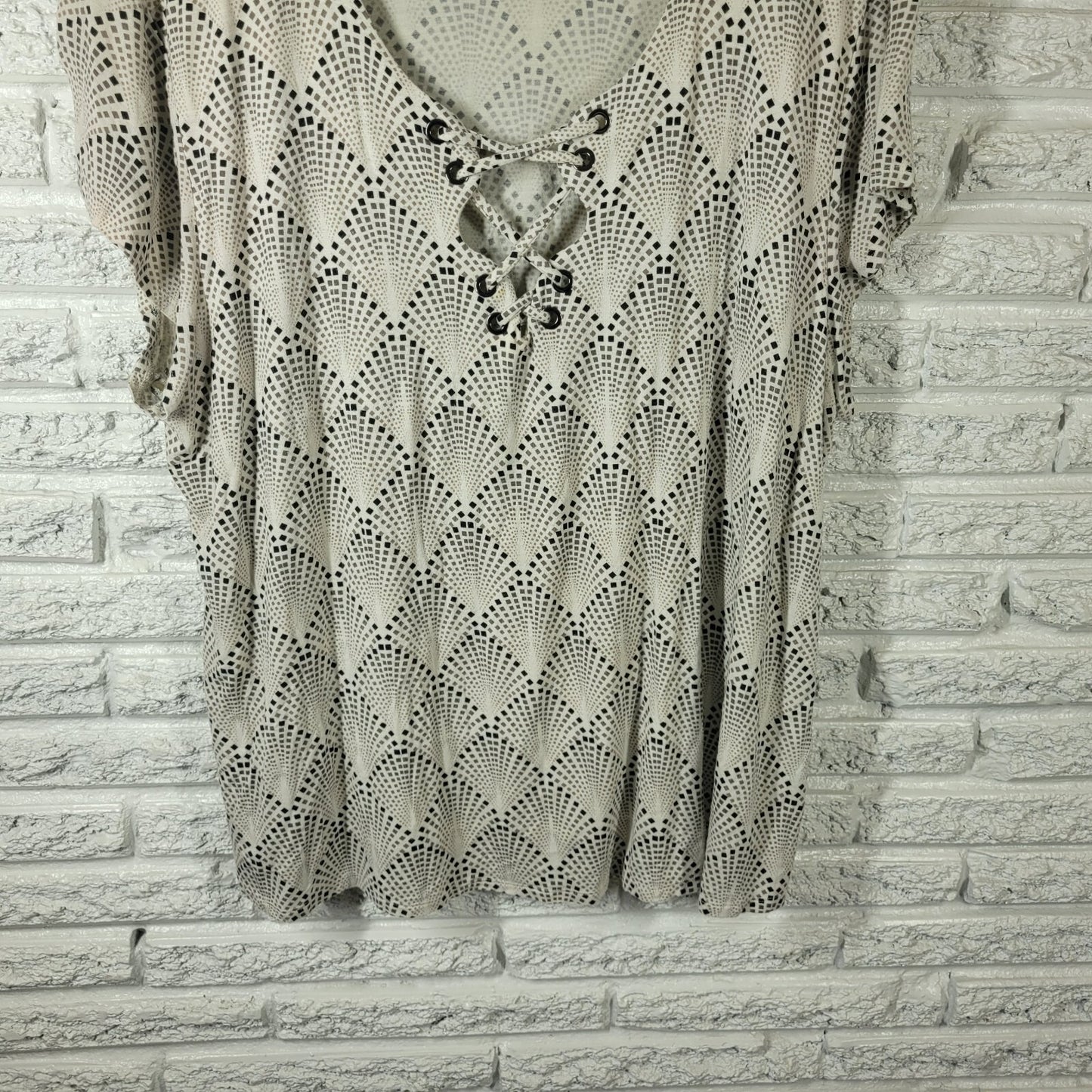 Cato Est 1946 Women's 26W 28W Plus Tan Black Geometric Lace Up V-Neck Stretch
