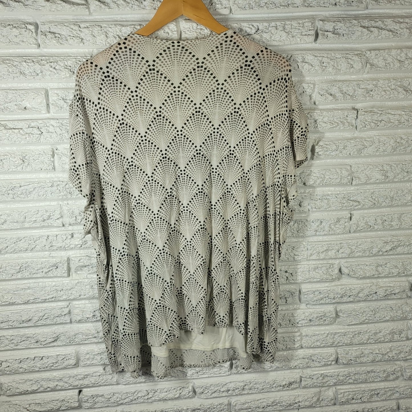 Cato Est 1946 Women's 26W 28W Plus Tan Black Geometric Lace Up V-Neck Stretch