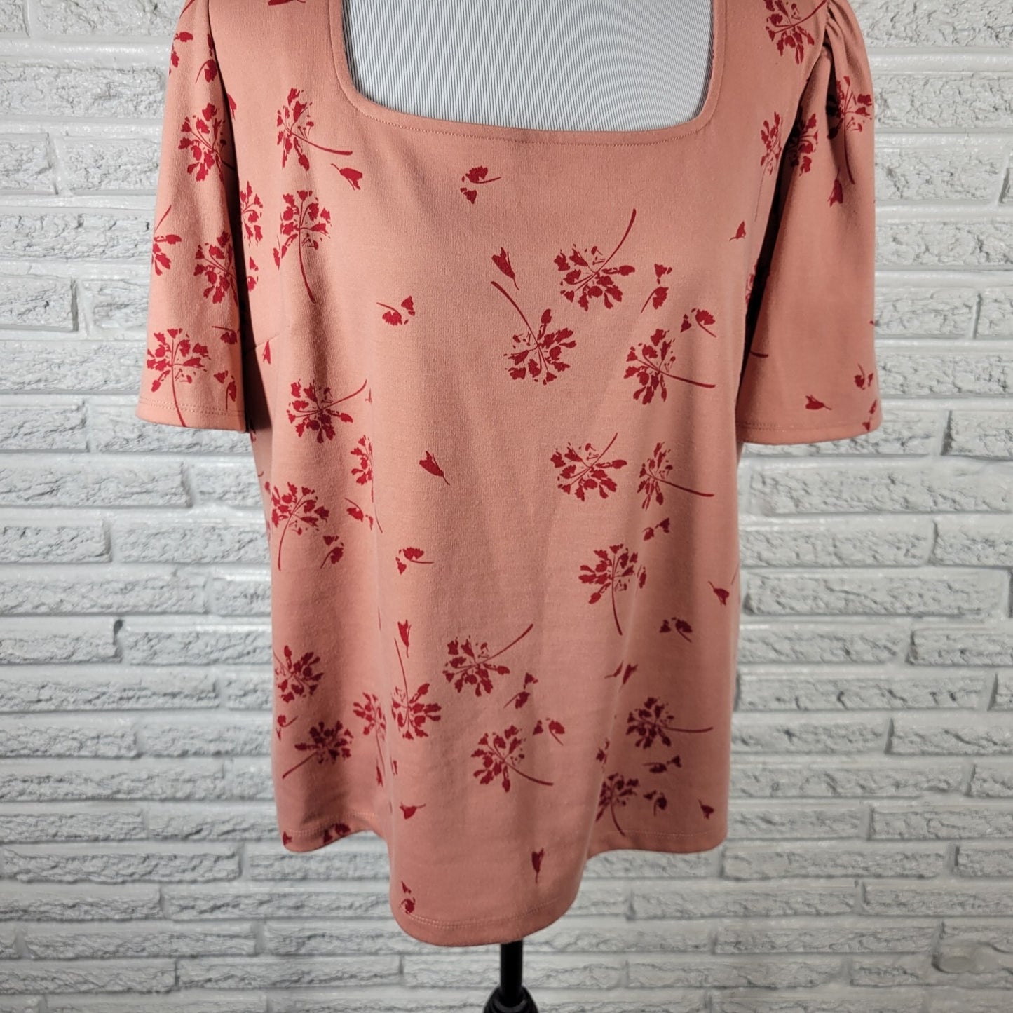 Liz Claiborne Womens Top XXL Plus Tee Short Sleeve Pink Floral Poly Blend Casual