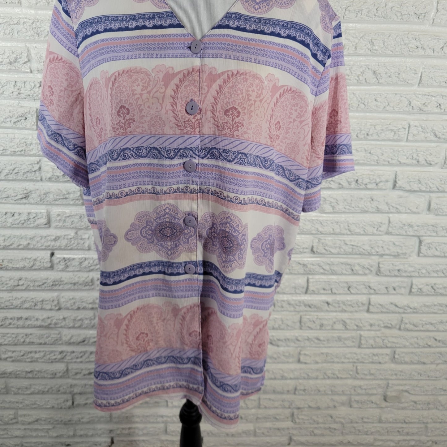 Allison Daley Women's 18 Plus Pastel Lavender Pink Geometric Button-Up V-Neck