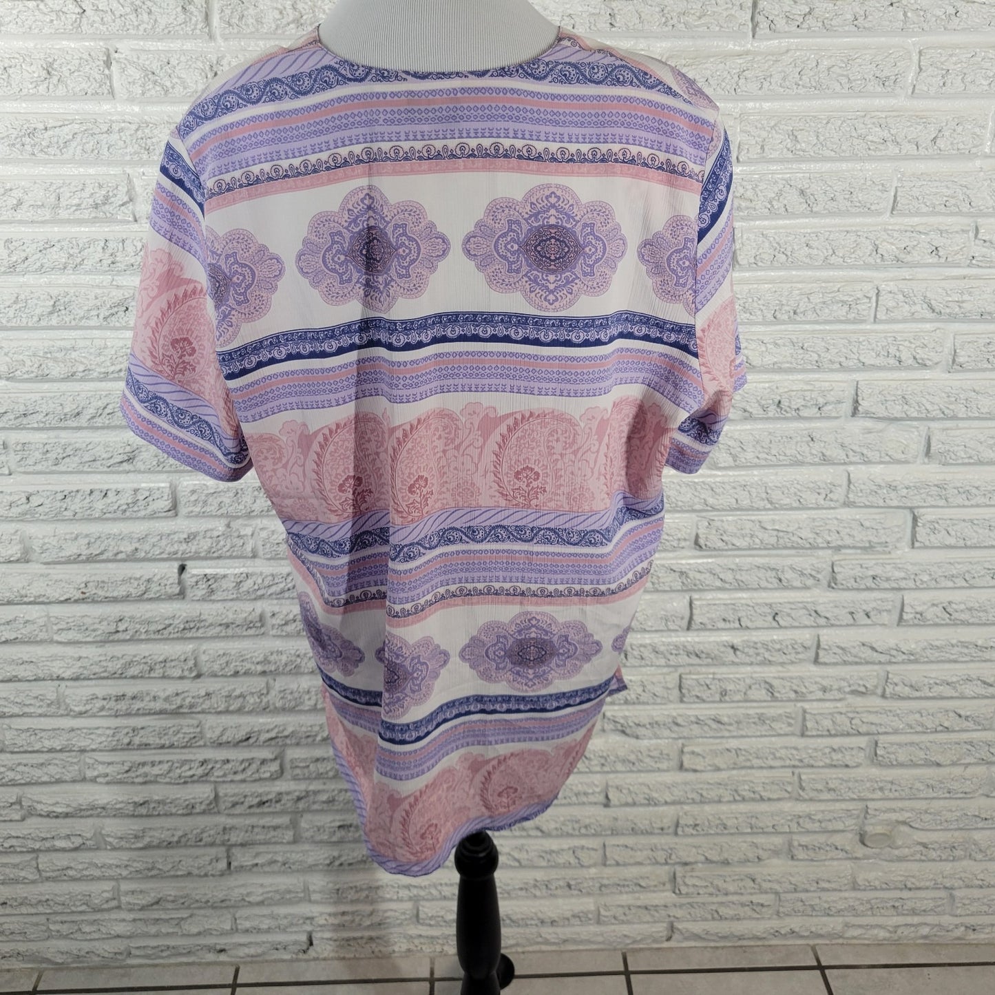 Allison Daley Women's 18 Plus Pastel Lavender Pink Geometric Button-Up V-Neck