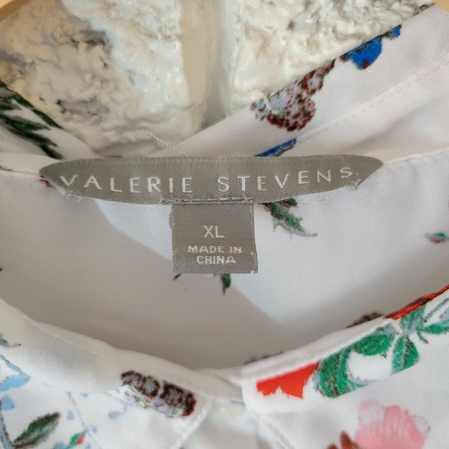 Valerie Stevens Womens Top XL Sleeveless Blue Red Floral Button Up Sheer Casual