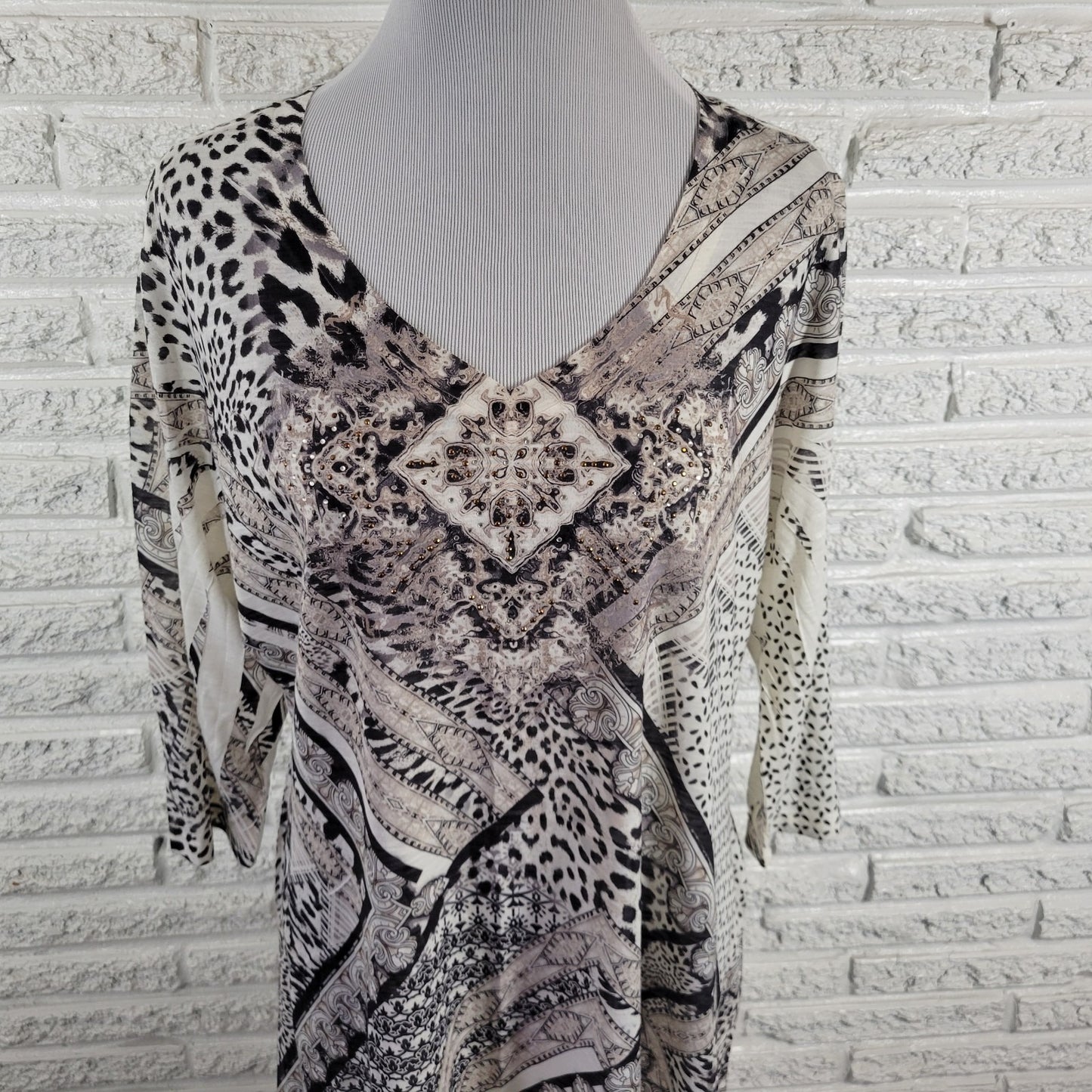 Style Co 1X Top Blouse Black Gray Animal Geometric Studded 3/4 Sleeve ANI27E