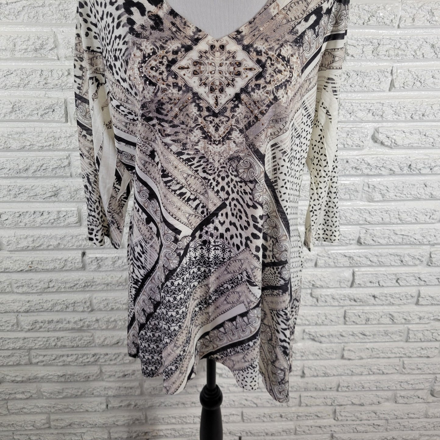 Style Co 1X Top Blouse Black Gray Animal Geometric Studded 3/4 Sleeve ANI27E