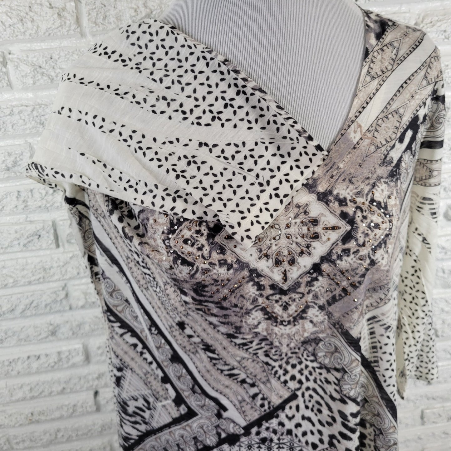 Style Co 1X Top Blouse Black Gray Animal Geometric Studded 3/4 Sleeve ANI27E