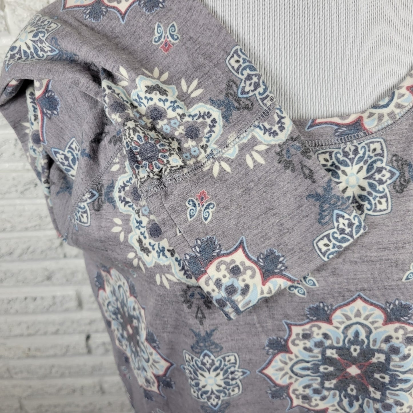 St. John’s Bay XL Top Gray Geometric Jersey Knit Long Sleeve Tee Stretch