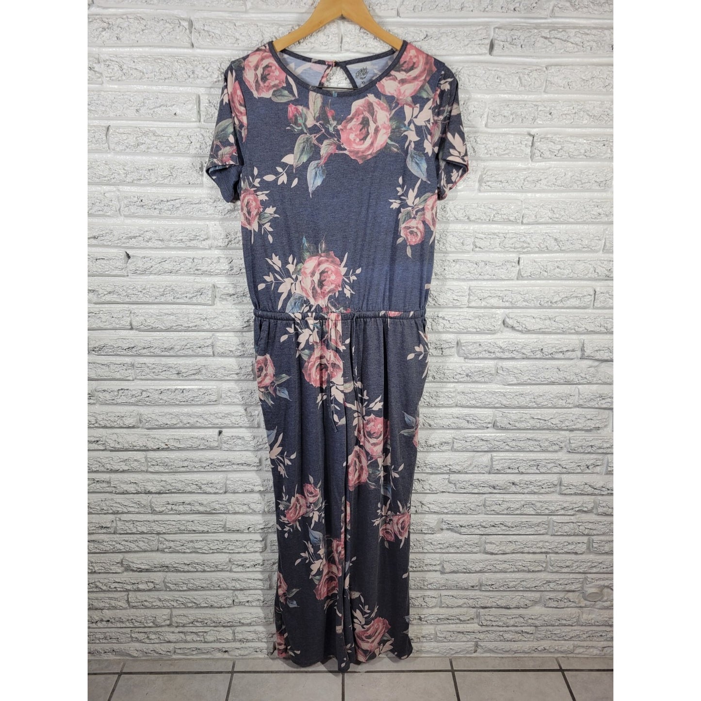 Tickled Teal Women Jumpsuit Extra Large XL Short Sleeve Gray Floral Back Keyhole