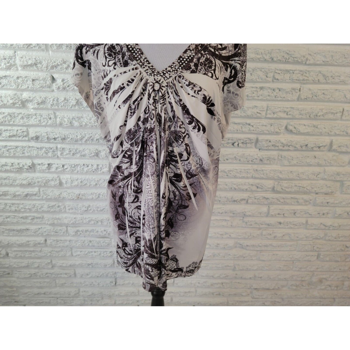 Unity Women Top 2X Plus Cap Sleeve Studded Pleated Black Geometric Sublimation