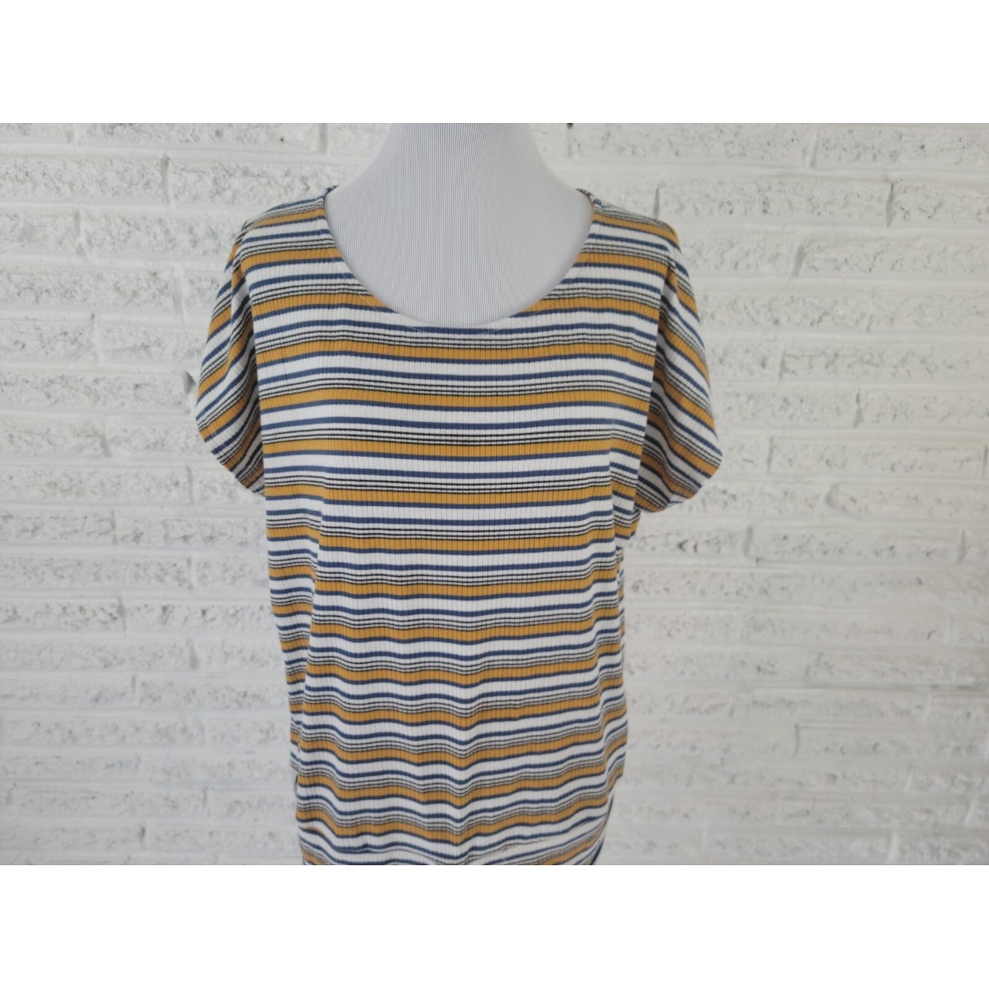 Apt 9 Women Top Extra Large Tee Short Sleeve Pullover Blue Gold Stripe Casual