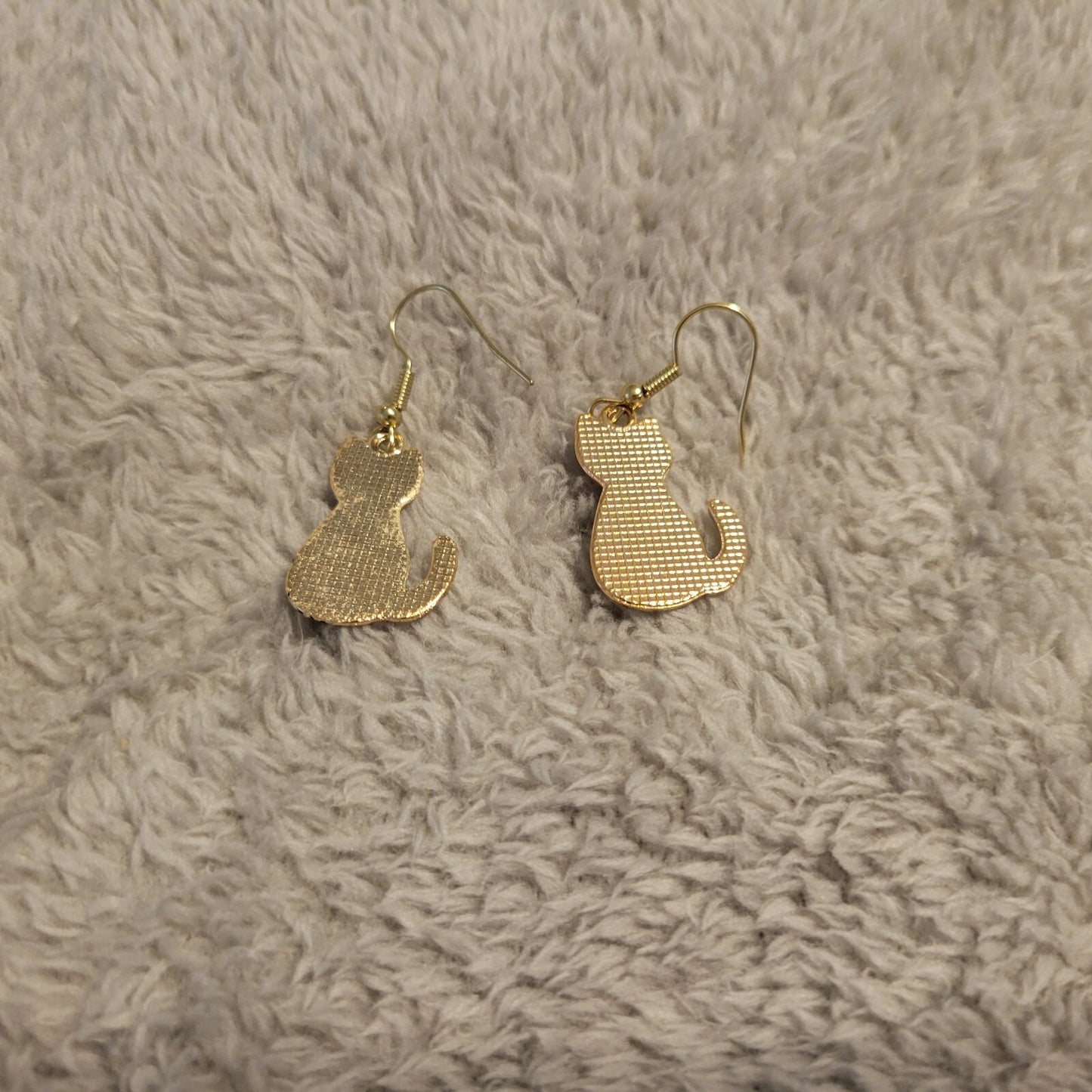 Cats Kittens Tabby Earrings Beige One Pair Gold Tone Fish Hook Dangle Hanging