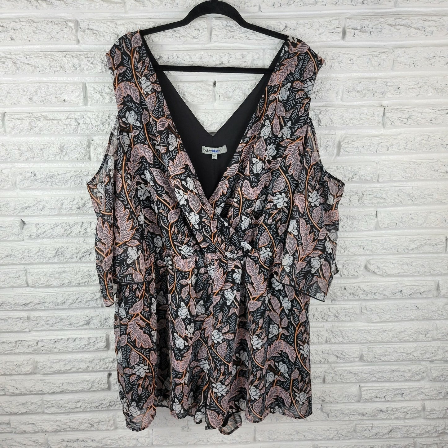 Bailey Blue Women Romper 2X Plus Shorts Cold Shoulder Lined VNeck Black Floral