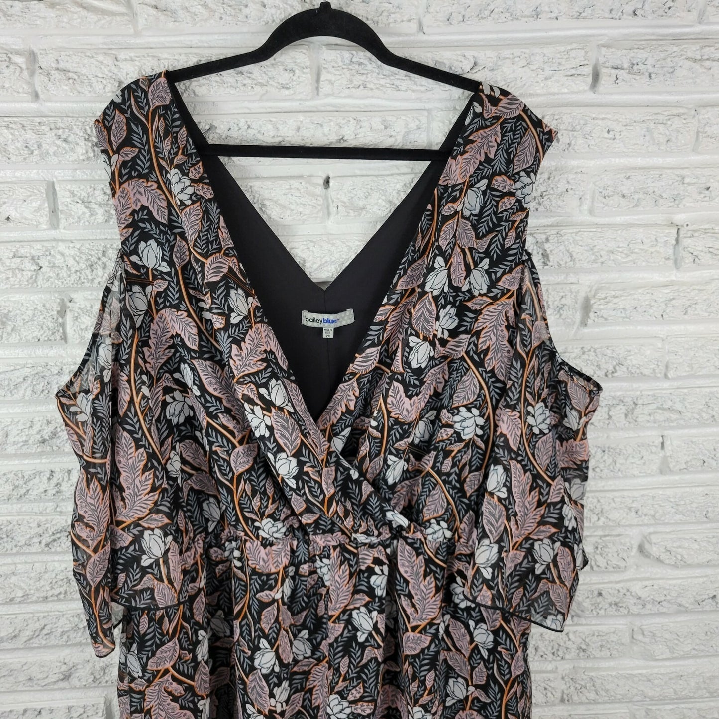 Bailey Blue Women Romper 2X Plus Shorts Cold Shoulder Lined VNeck Black Floral