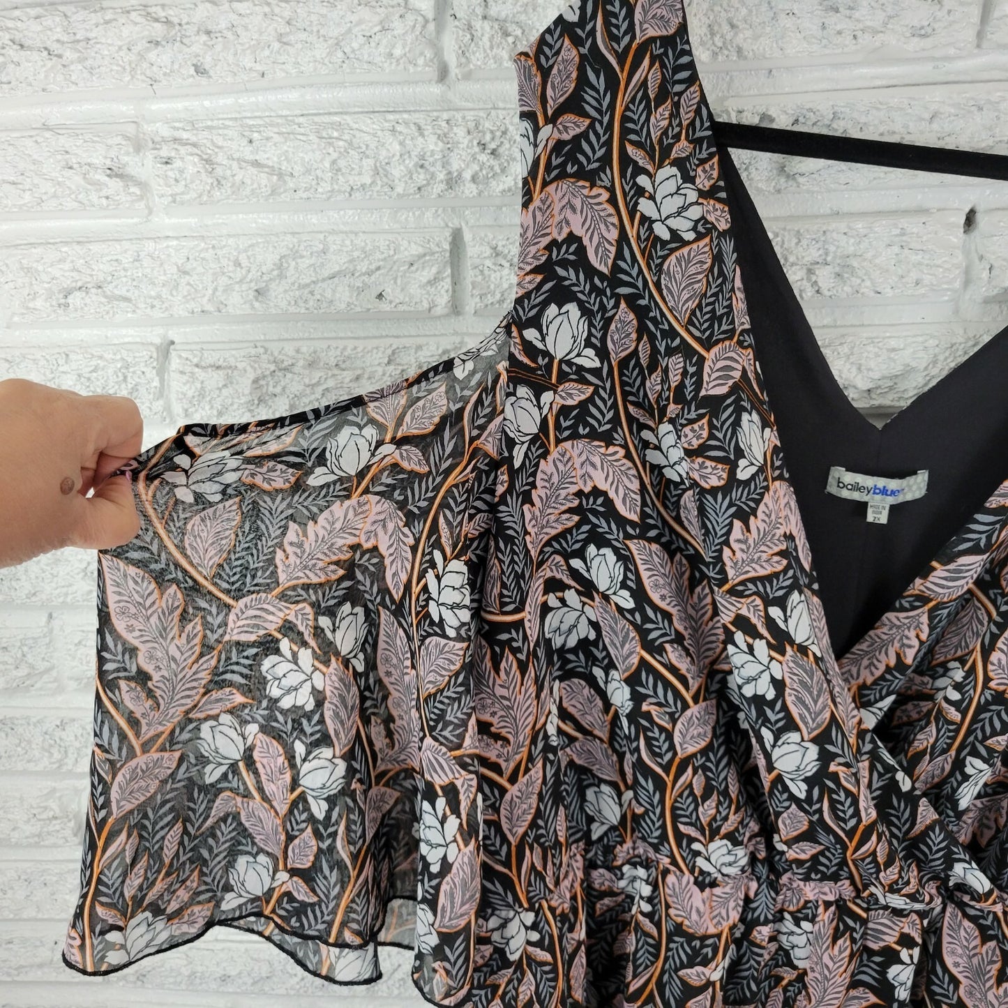 Bailey Blue Women Romper 2X Plus Shorts Cold Shoulder Lined VNeck Black Floral